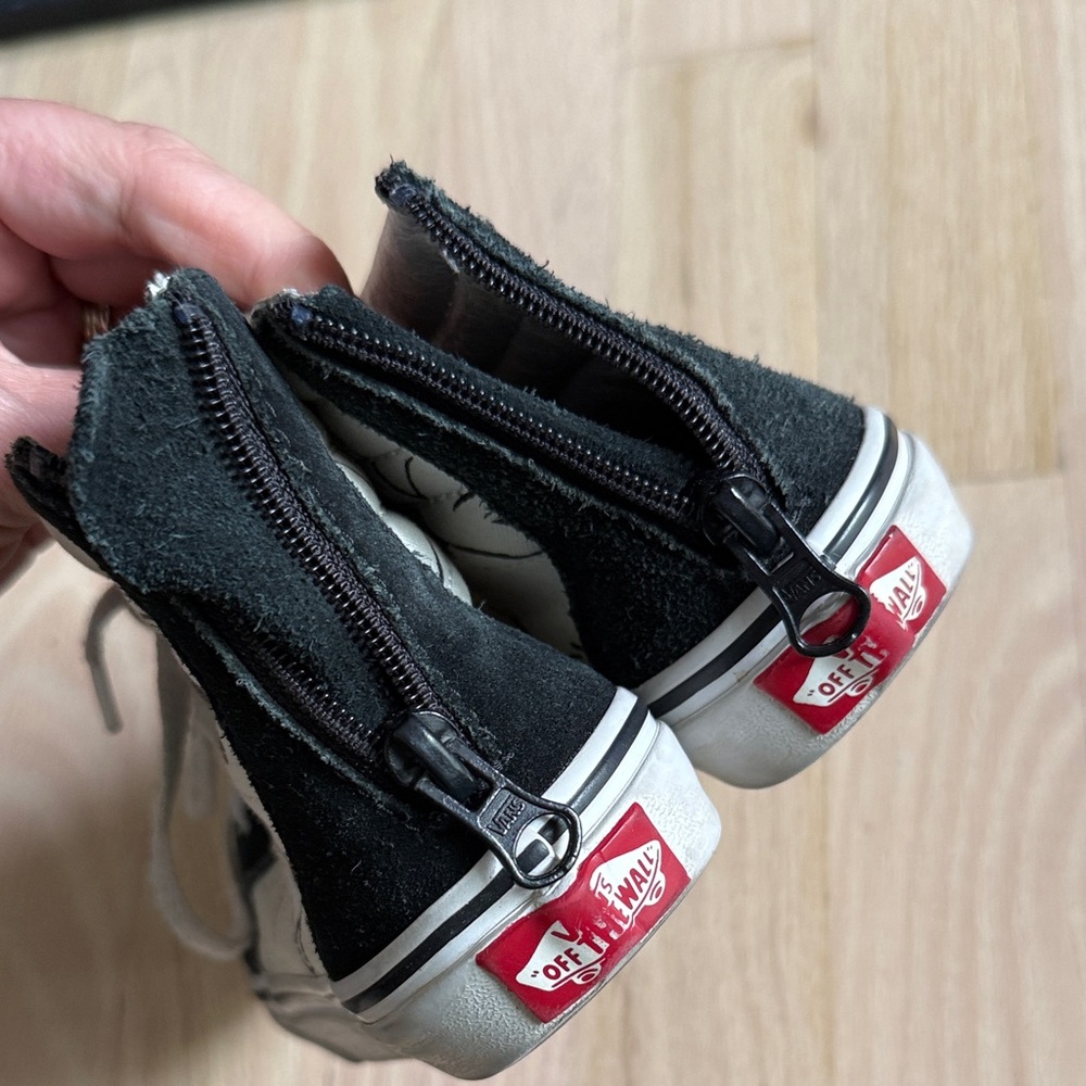 Vans Peanuts Snoopy High-Top Shoes - Picture 4 of 5